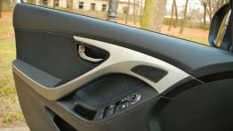 Hyundai Elantra V Sedan 1.6 D-CVVT MPI 132KM - galeria redakcyjna - drzwi kierowcy od wewnątrz