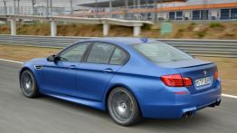 BMW M5 F10 Facelifting (2014) - lewy bok