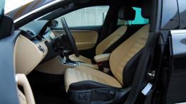 Volkswagen CC Coupe 3.6 V6 300KM - galeria redakcyjna - widok ogólny wnętrza z przodu