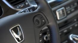 Hyundai Equus II Facelifting (2014) - sterowanie w kierownicy