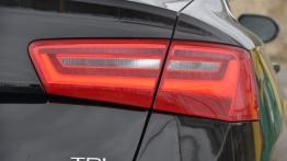 Audi A6 C7 Limousine - galeria redakcyjna - prawy tylny reflektor - włączony