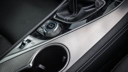 Infiniti Q50 2.2d 170KM - galeria redakcyjna - tunel środkowy między fotelami