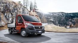 Fiat Ducato III Facelifting Tipper (2014) - przód - reflektory włączone