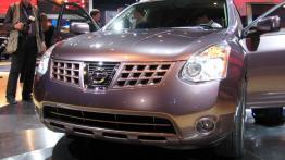 Nissan Rogue - widok z przodu