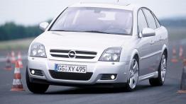 Opel Vectra GTS - widok z przodu