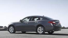 Infiniti M 2010 - lewy bok