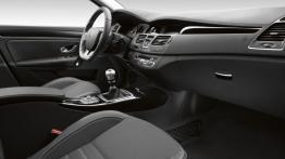 Renault Laguna po liftingu - pełny panel przedni