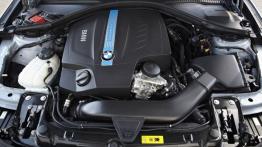 BMW serii 3 ActiveHybrid - maska otwarta