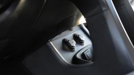 Hyundai Santa Fe Sport 2013 - tunel środkowy między fotelami