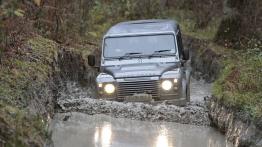 Land Rover Defender 2012 - widok z przodu