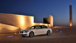 BMW serii 7 F02 Facelifting - lewy bok
