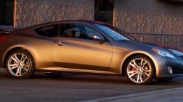 Hyundai Genesis Coupe - prawy bok