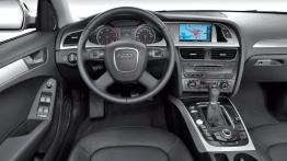 Audi A4 2007 - kokpit