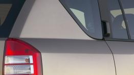 Jeep Compass - prawy tylny reflektor - wyłączony