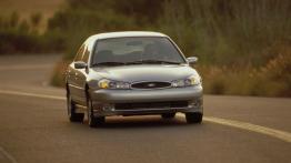 Ford Contour - widok z przodu