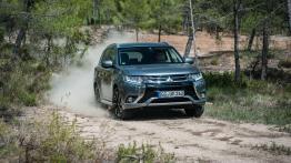 Mitsubishi Outlander PHEV (MY16) - dialog z klientem