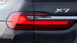 BMW X7 - lewy tylny reflektor - w??czony