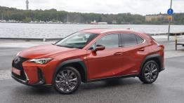 Lexus UX - galeria redakcyjna - lewy bok