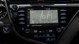 Toyota Camry Hybrid (2018) - konsola ?rodkowa