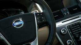 Volvo XC60 Facelifting 2.0 D4 181KM - galeria redakcyjna - sterowanie w kierownicy