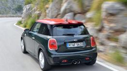 Mini John Cooper Works 2015 - widok z tyłu