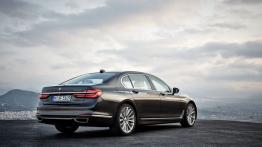BMW serii 7 G12 750Li xDrive (2016) - widok z tyłu