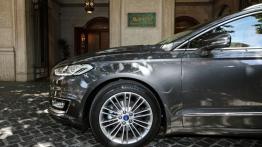 Ford Vignale Mondeo Kombi (2015) - lewe przednie nadkole