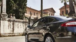 Ford Vignale Mondeo Sedan (2015) - bok - inne ujęcie