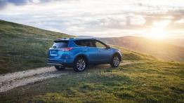 Toyota RAV4 IV Facelifting Hybrid (2016) - widok z tyłu