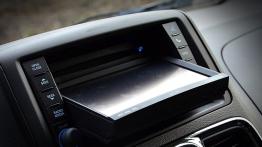 Lancia Voyager 3.6 V6 283KM - galeria redakcyjna (2) - radio/cd/panel lcd