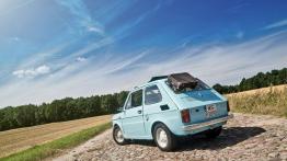 Fiat 126p & Nowy Fiat 500 - galeria redakcyjna - tył - inne ujęcie