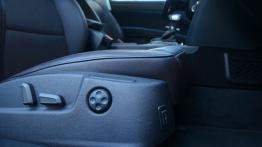 Skoda Superb II Sedan 2.0 TSI 200KM - galeria redakcyjna - sterowanie regulacją foteli