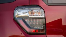 Toyota 4Runner V Facelifting (2014) - lewy tylny reflektor - wyłączony