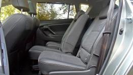 Toyota Verso Facelifting 2.0 D-4D 124KM - galeria redakcyjna (3) - tylna kanapa