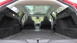 Peugeot 308 II SW 2.0 BlueHDi 150KM - galeria redakcyjna - tylna kanapa złożona, widok z bagażnika