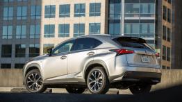 Lexus NX 300h F-Sport (2015) w Seattle - widok z tyłu