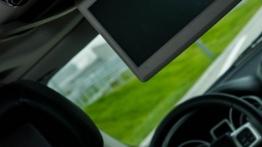 Fiat Freemont 3.6 V6 280KM - galeria redakcyjna - ekran systemu multimedialnego z tyłu