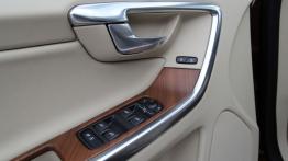 Volvo XC60 Facelifting 2.4 D5 215KM - galeria redakcyjna - sterowanie w drzwiach