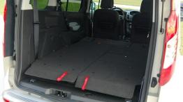 Ford Tourneo Connect - galeria redakcyjna - tylna kanapa złożona, widok z bagażnika