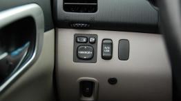 Mitsubishi Pajero Sport II 2.5 DI-D - galeria redakcyjna - panel sterowania pod kierownicą