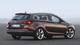 Opel Astra IV Sports Tourer Facelifting - widok z tyłu