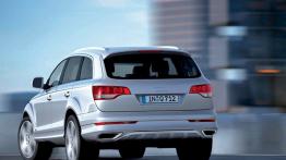 Audi Q7 V12 TDI - widok z tyłu