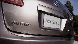 Nissan Rogue - widok z tyłu