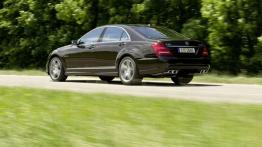 Mercedes Klasa S 63AMG 2010 - widok z tyłu