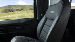 Land Rover Defender 2013 - fotel pasażera, widok z przodu