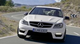 Mercedes C63 AMG 2012 sedan - przód - reflektory wyłączone