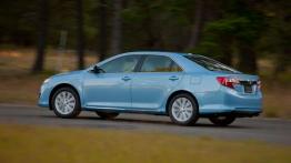 Toyota Camry Hybrid 2012 - widok z tyłu