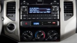 Toyota Tacoma 2012 - konsola środkowa