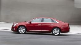 Cadillac XTS - lewy bok