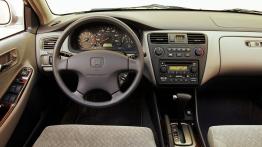 Honda Accord VI - pełny panel przedni